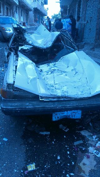 Car crushed by pro-Hadi operated military tank in Al-Shamasi neighbhorhood