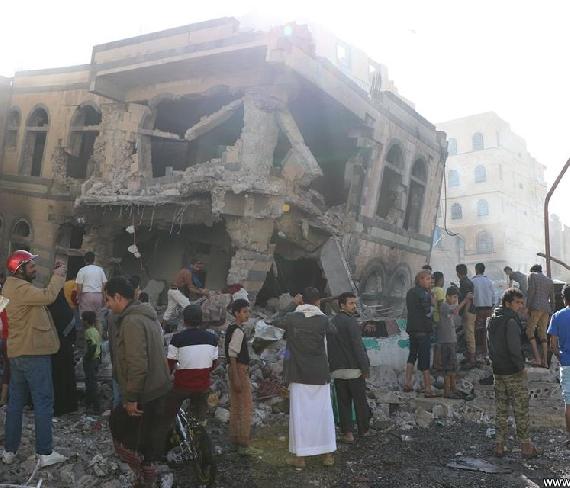 Devastated house of a Yemeni reporter in Sana