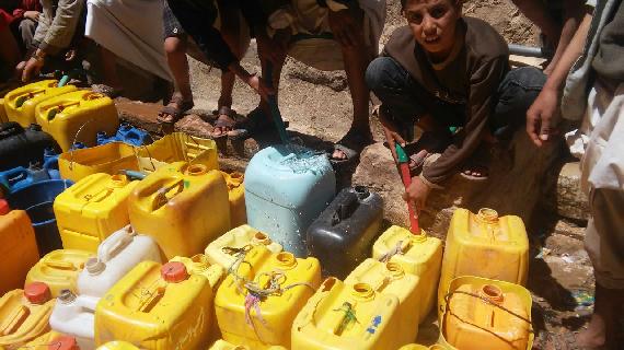 The people are struggling for obtaining only 20 liters of water each day in Thula (Photographer: Sami Alzuhairi) 