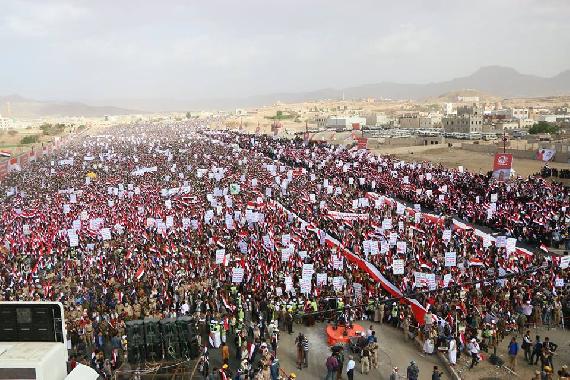 Mass gathering of Houthi supporters in Sixty Street