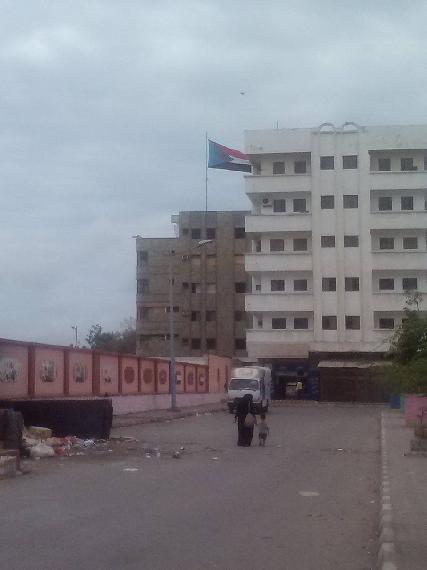 A large South Yemen flag wavering on a building in Aden