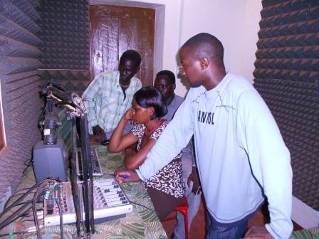 Another image of a training session for South Sudanese Journalists