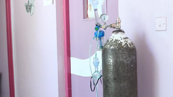 A worn-out an Oxygen tank in the Emergency Department in Al-Sabeen Maternity and Child Hospital 