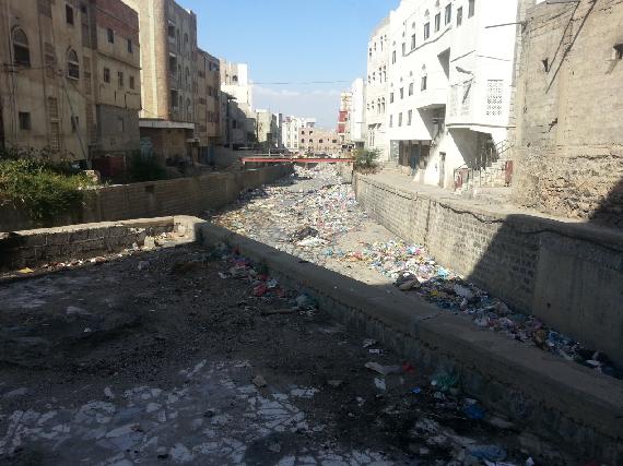 Scene of hills and mountains of garbage become familiar appearance in the Taizian streets